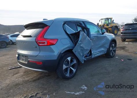 2025 Volvo Xc40 B5 Core Bright Theme z USA, uszkodzony, nr VIN YV4L12UJXS2568110